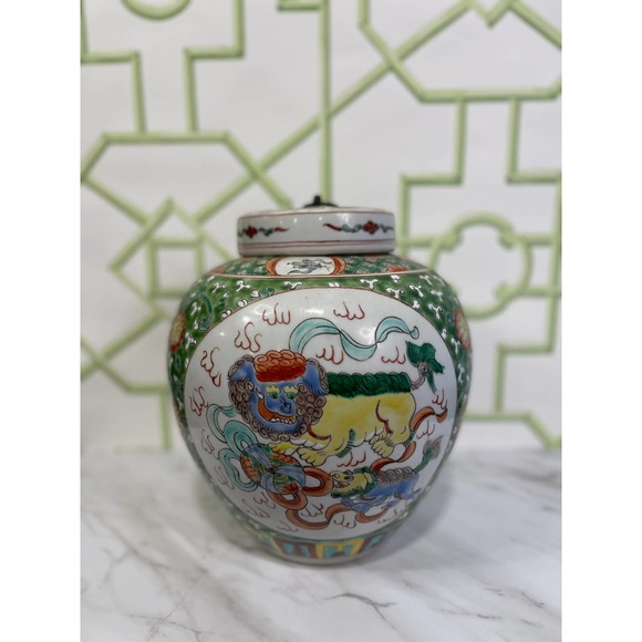 Vintage Chinese Ginger Jar with Foo Dogs. Green, red, and yellow. Stunning! - Picture 5 of 10